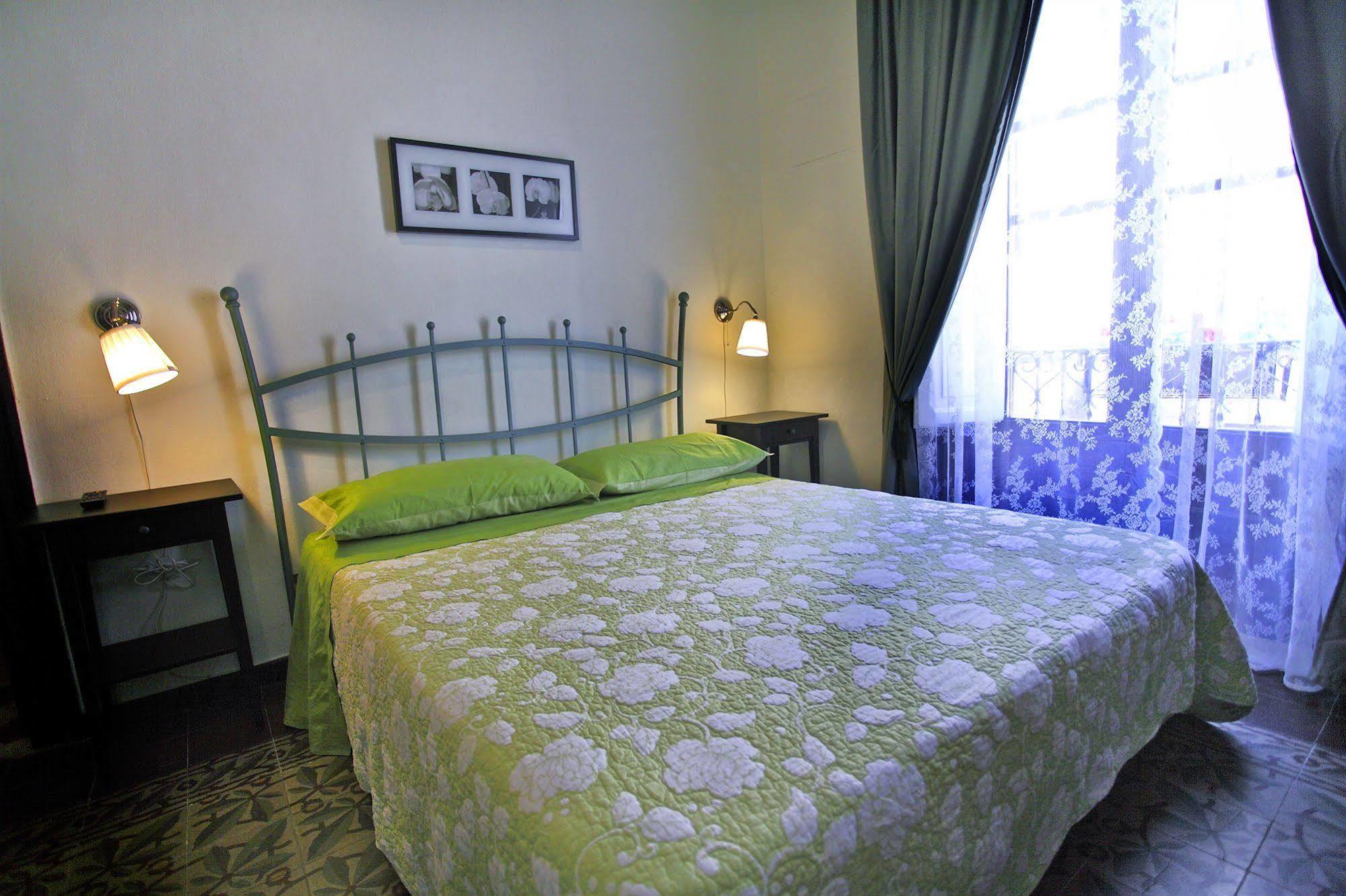 Deco Hotel *