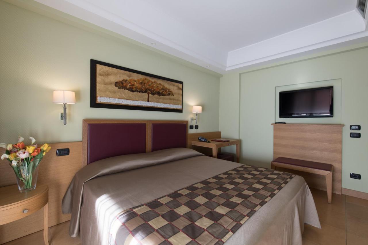 Hotel Artemis 4*