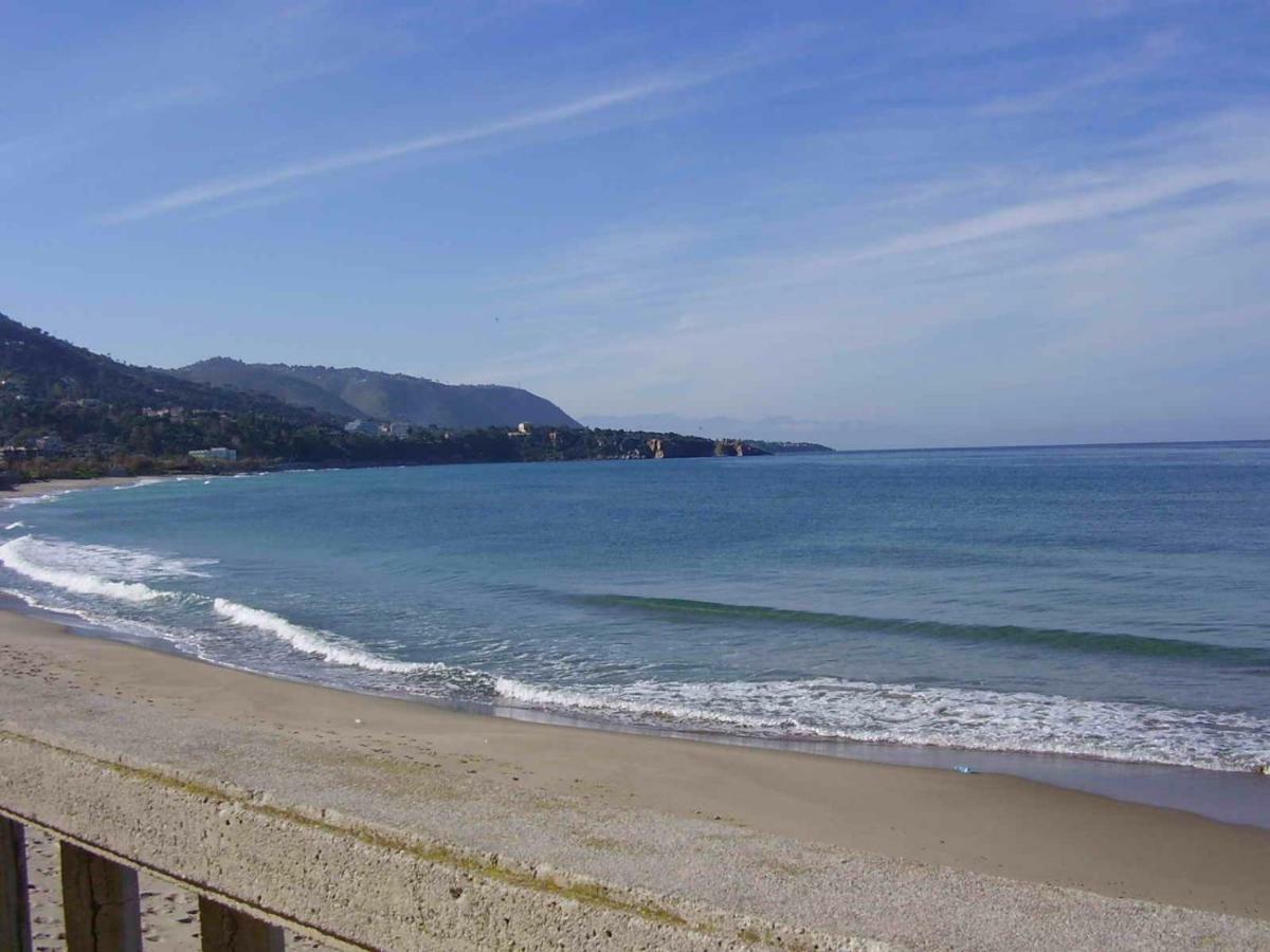Center Close Sea Veiw