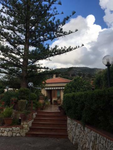 Stanza In Con Giardino Vista Mare