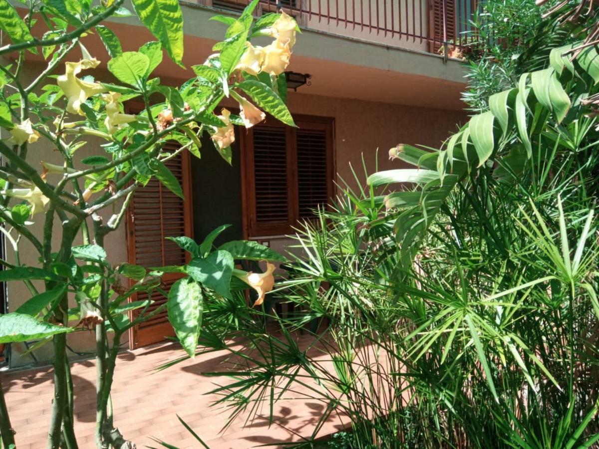 Stanza In Con Giardino Vista Mare Acomodação com café da manhã  *