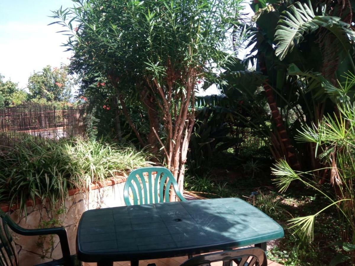 Stanza In Con Giardino Vista Mare Acomodação com café da manhã  *