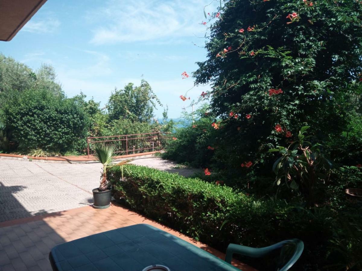 Stanza In Con Giardino Vista Mare