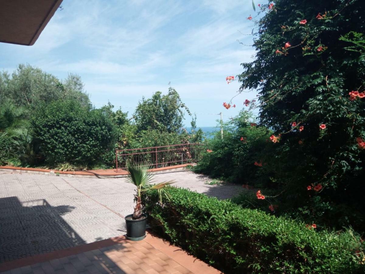 Acomodação com café da manhã  Stanza In Con Giardino Vista Mare Cefalù