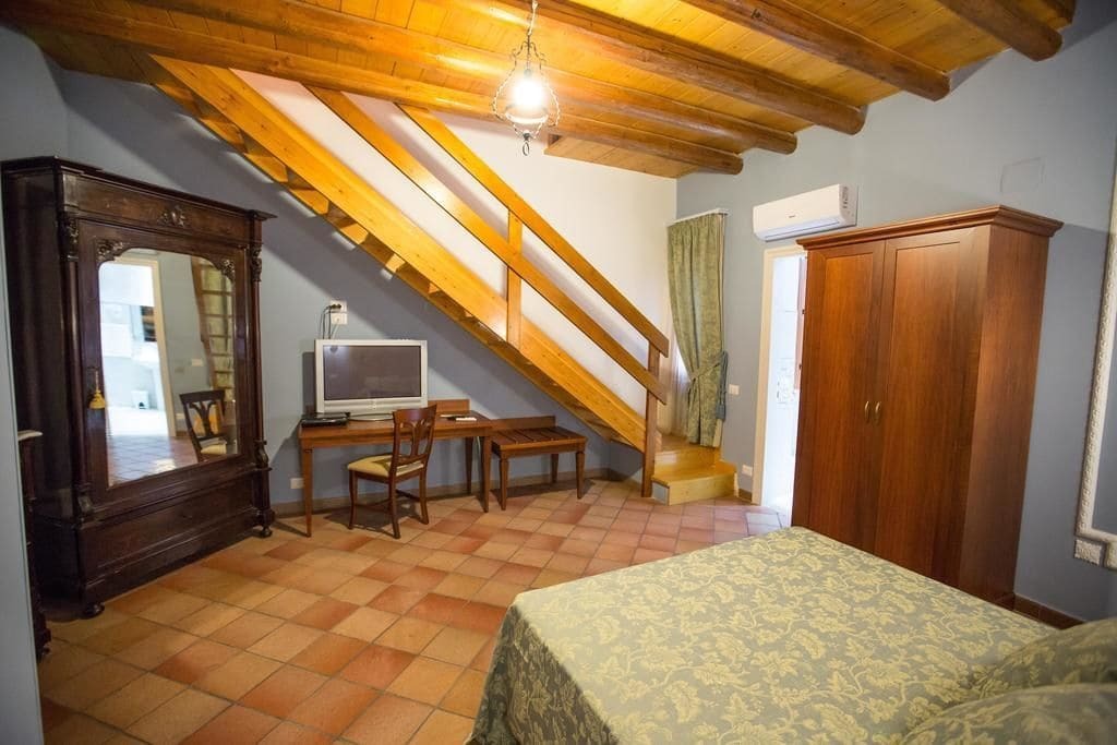 Palazzo Raho 2*