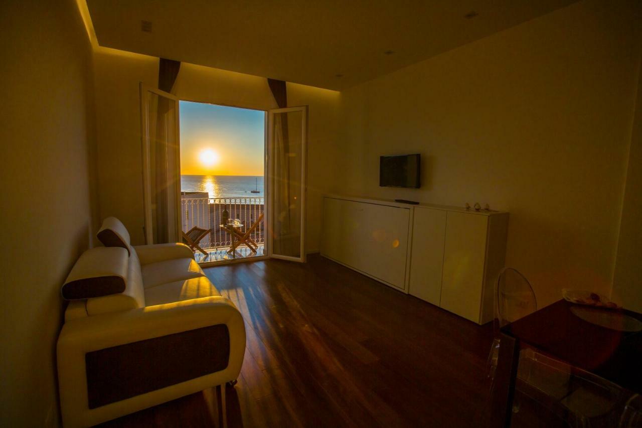 Charme E Chic Apartment *