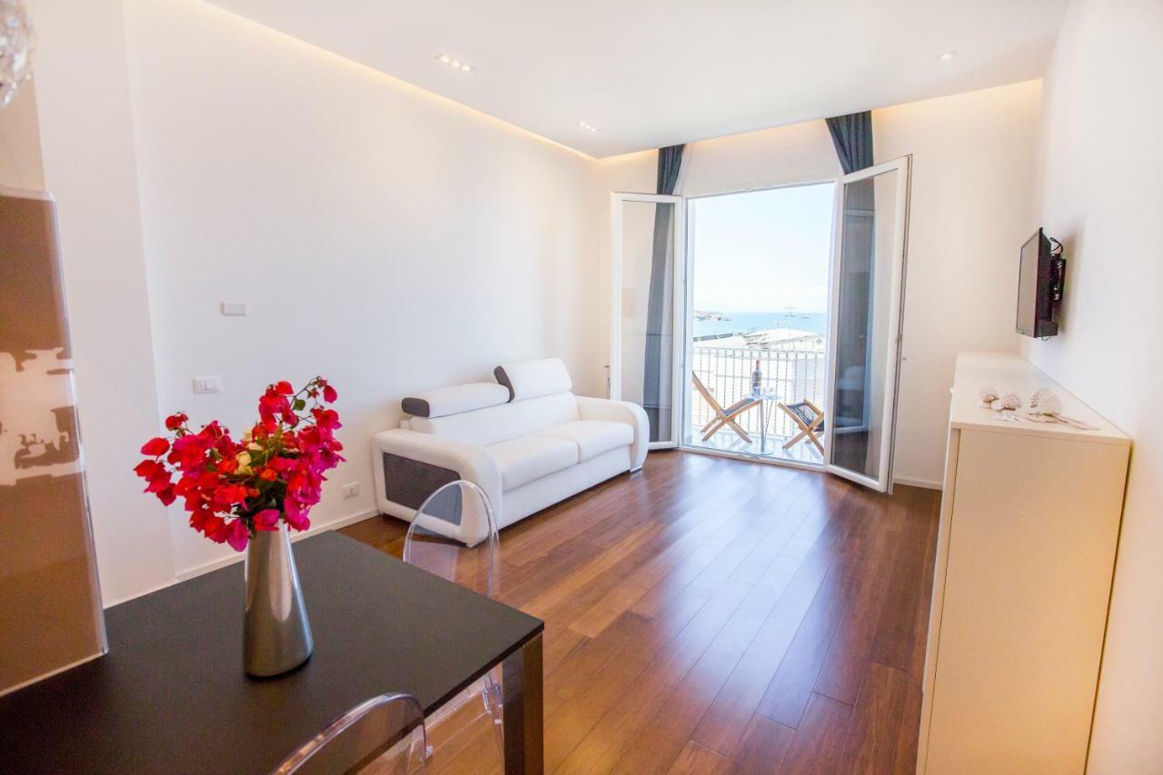 Charme E Chic Apartment *