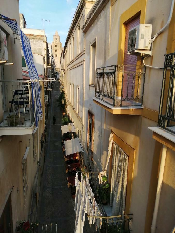 Di Fronte Al Museo Cefalu