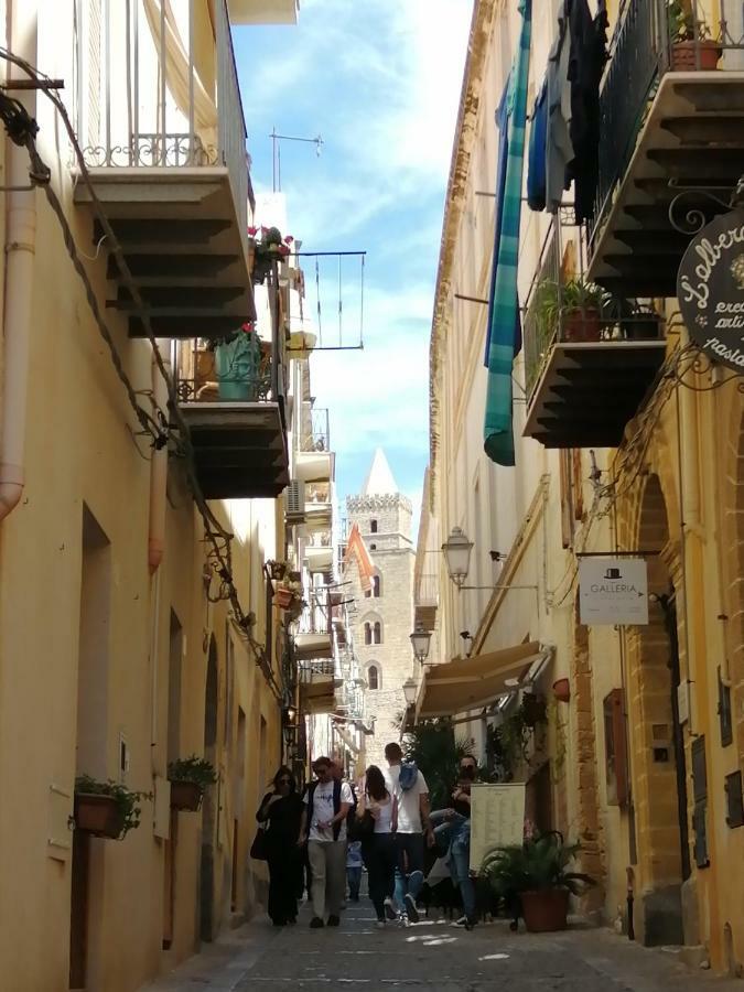 Di Fronte Al Museo * Cefalu