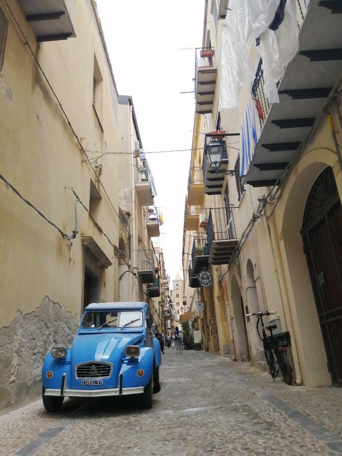Di Fronte Al Museo *