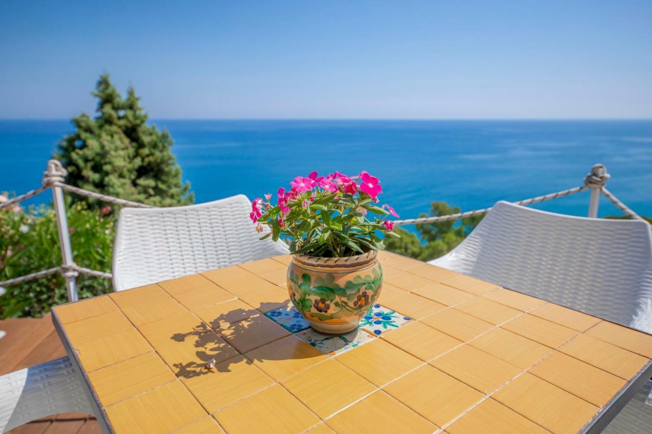 Holiday home The Sound Of The Sea